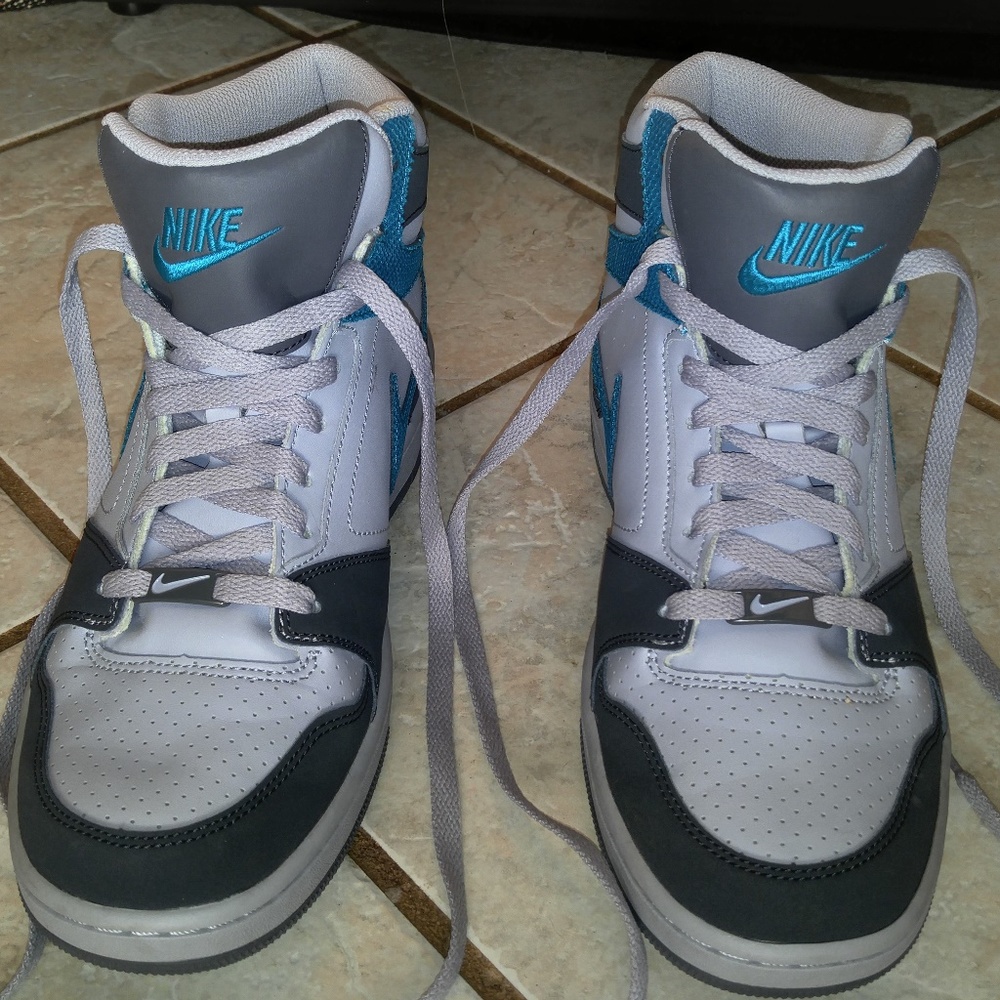 Nike Prestige IV High Athletic Shoe
